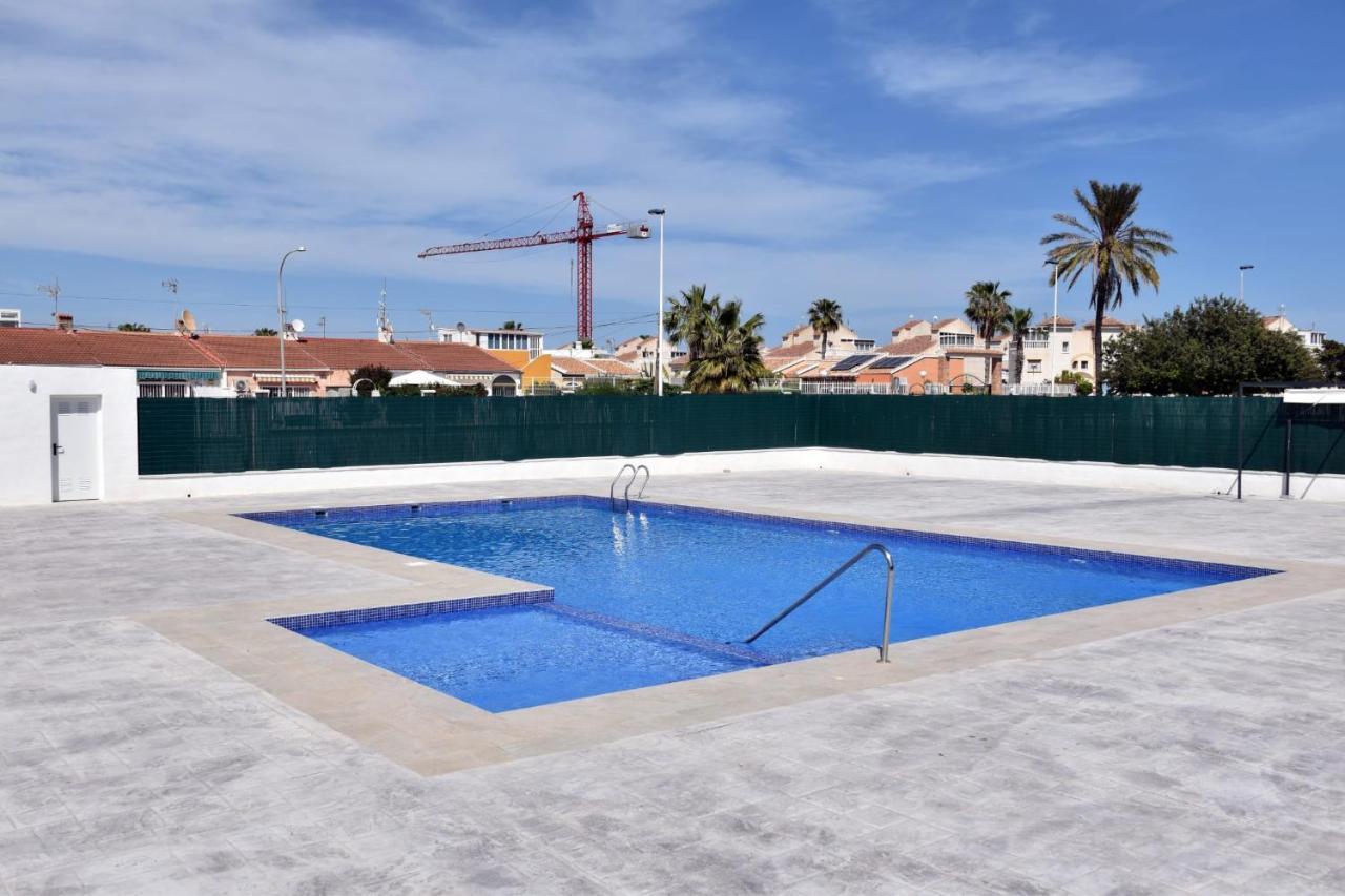 Casa Alex Torrevieja- Holiday House - Con Piscina Comunitaria المظهر الخارجي الصورة