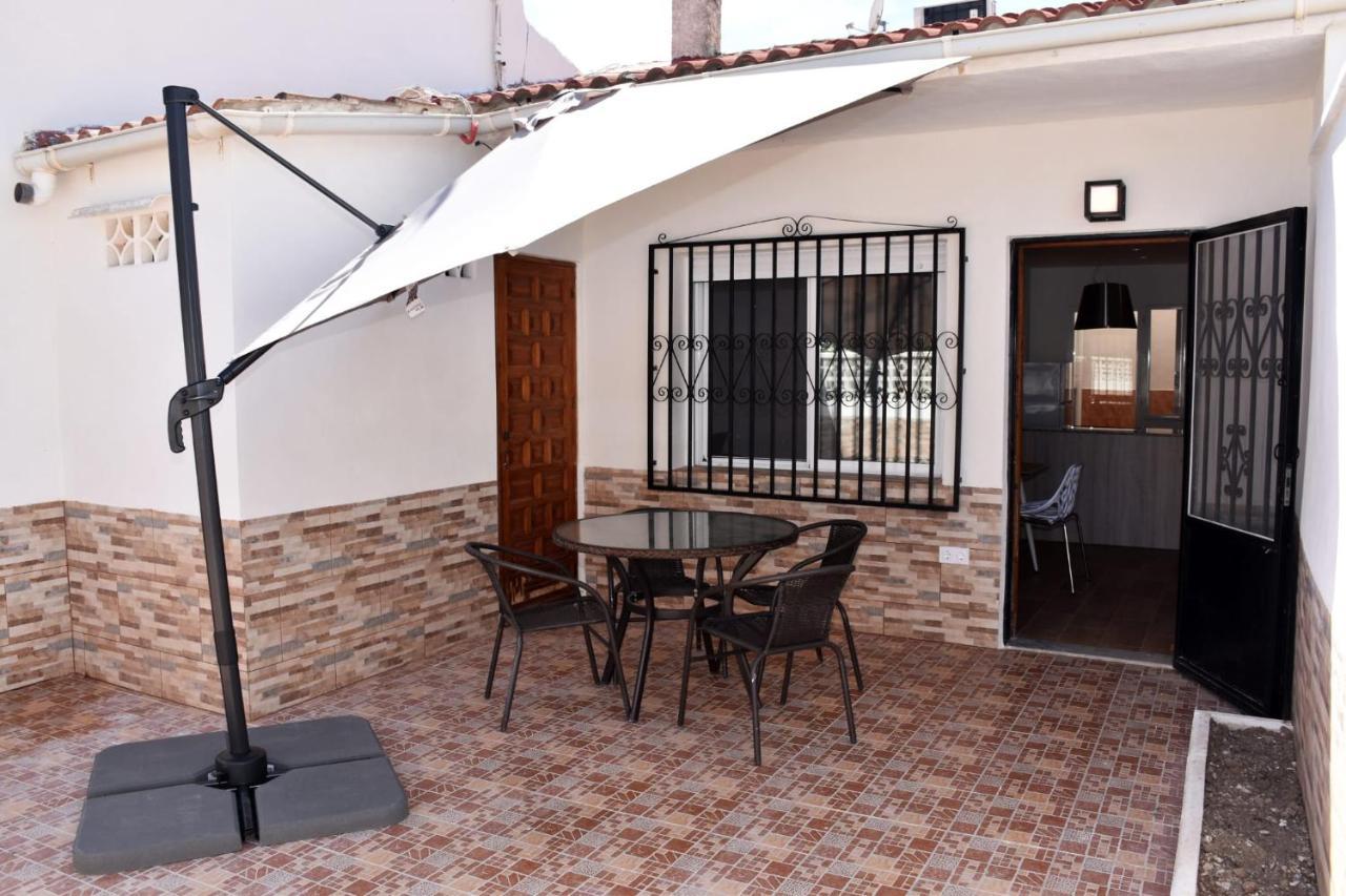 Casa Alex Torrevieja- Holiday House - Con Piscina Comunitaria المظهر الخارجي الصورة
